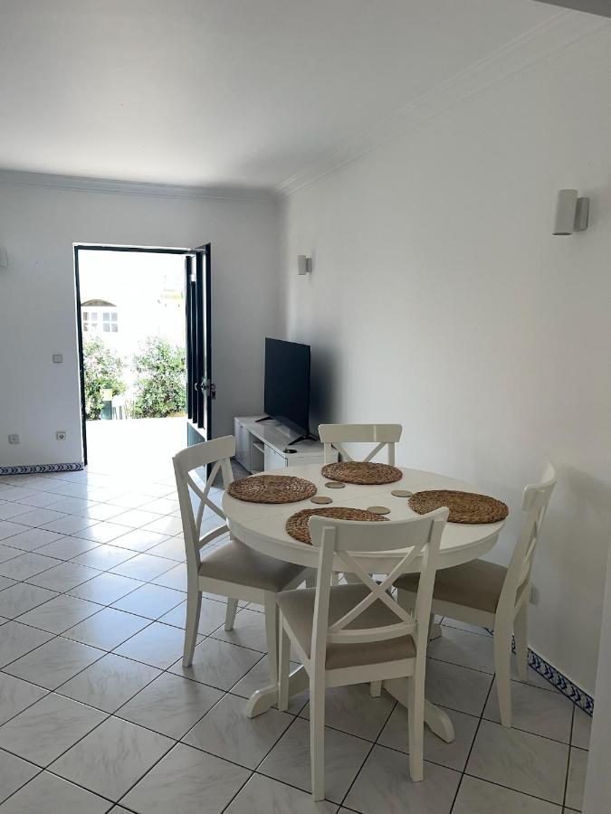 Relaxing 2 Bedroom House 5 Minutes Away From Vilamoura Marina Quarteira Eksteriør bilde