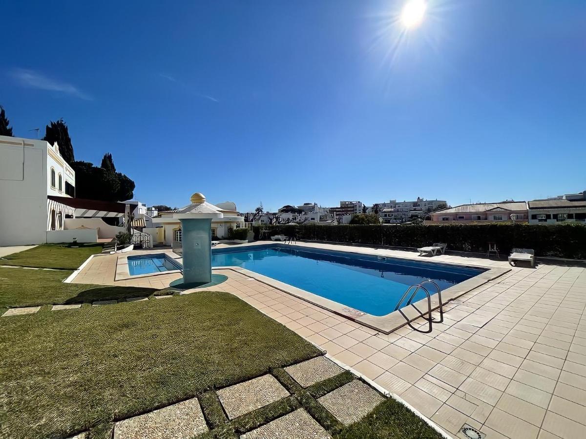 Relaxing 2 Bedroom House 5 Minutes Away From Vilamoura Marina Quarteira Eksteriør bilde