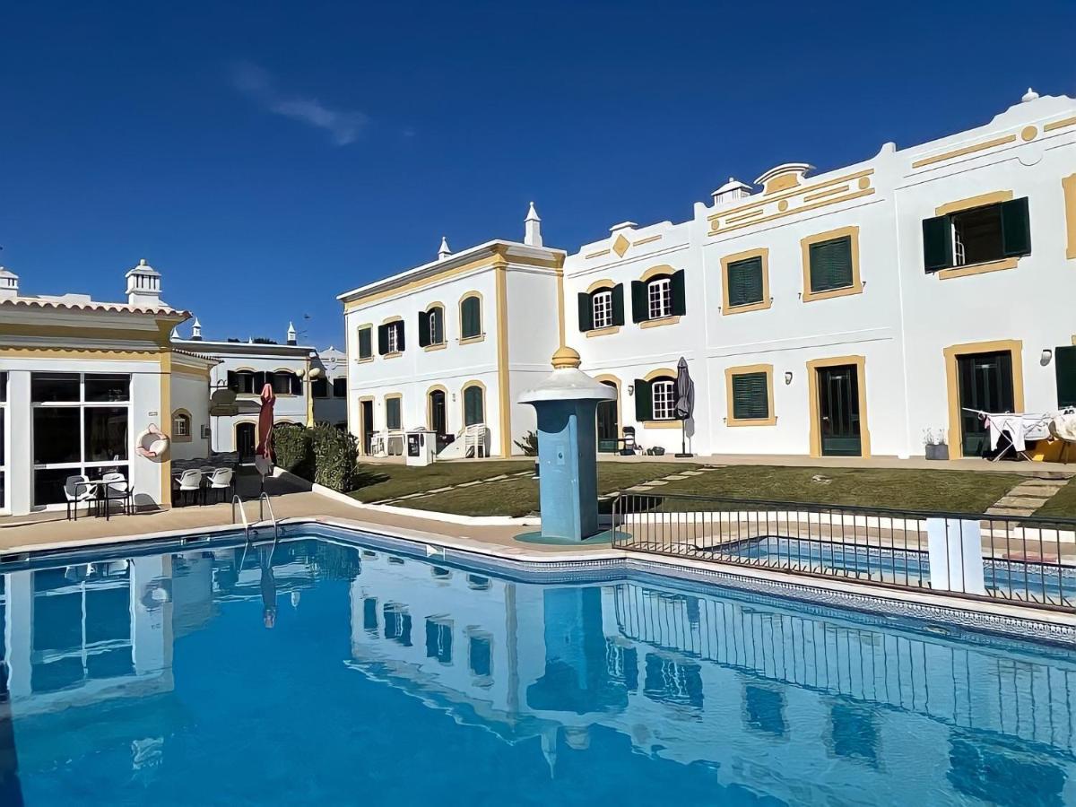 Relaxing 2 Bedroom House 5 Minutes Away From Vilamoura Marina Quarteira Eksteriør bilde